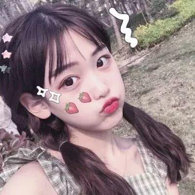 娱乐吃瓜酱04年女生